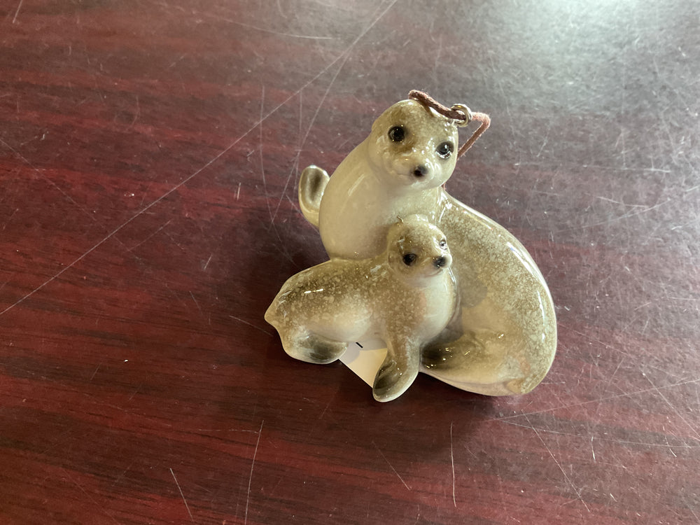 MR-436 seal Mom & Pup Ornament
